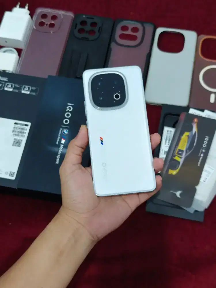 IQOO 13 Legend White BMW EDITION Ram 16GB / 512GB Fullset Original