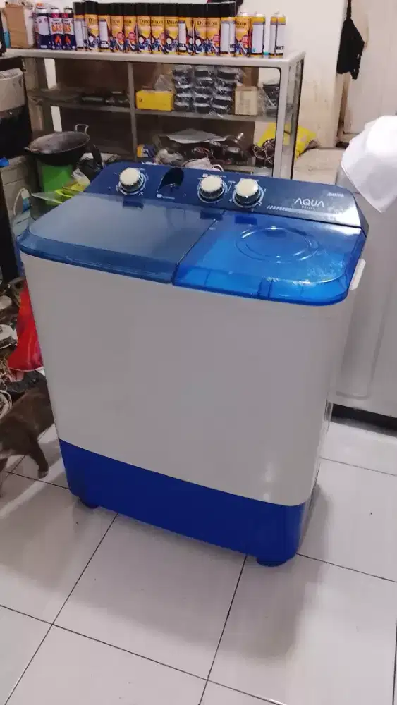 Mesin cuci merk aqua