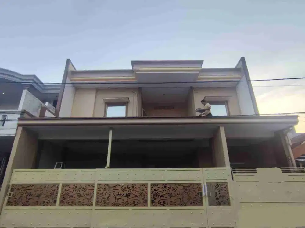 Disewakan Rumah Lux 2 Lantai Klampis Semolo Surabaya Timur