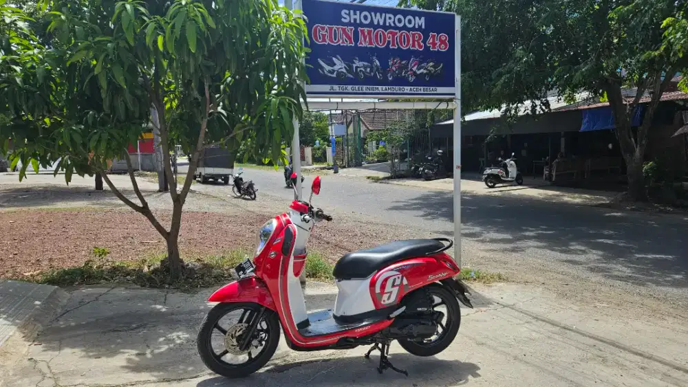 Di jual honda scoopy tahun 2016