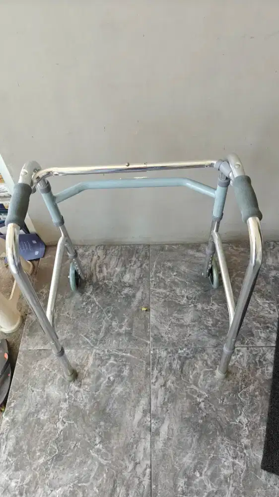 Walker lansia bagus