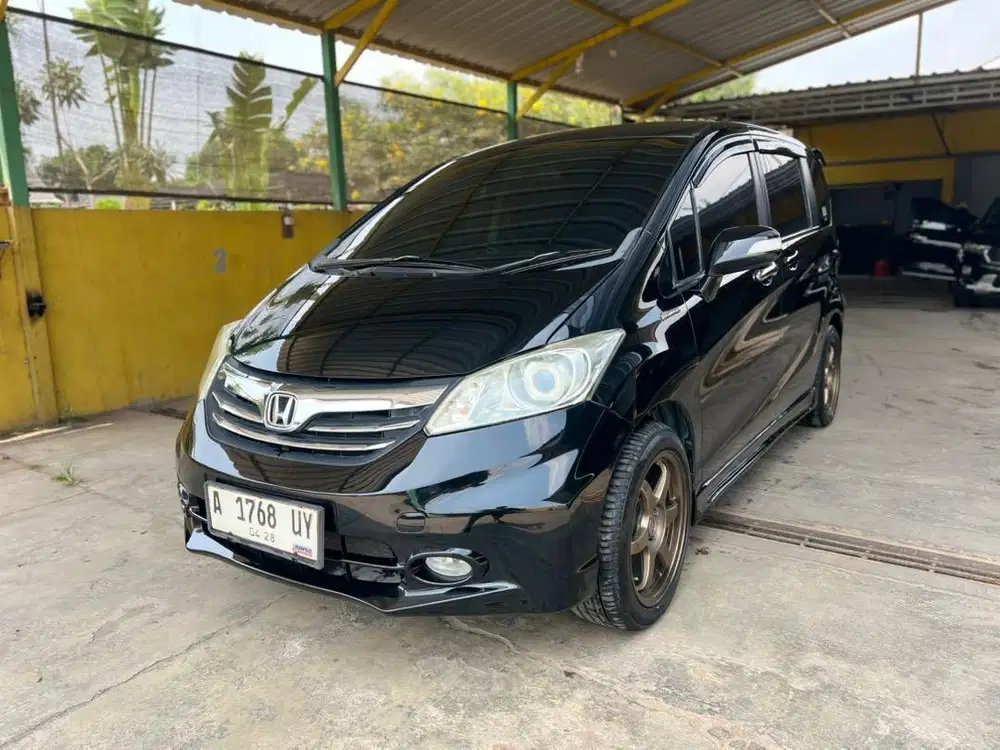 HONDA FREED PSD 1.5 A/T 2013 – TIPE TERTINGGI