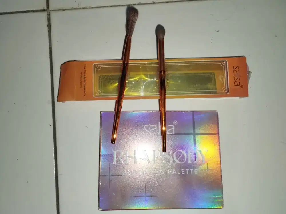 Salsa Rhapsody Amber Pro Palette + Free Makeup Brush
