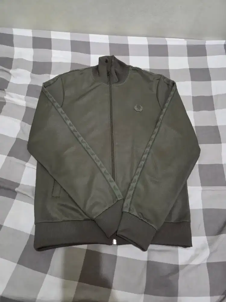 jaket Fred Perry size s ori