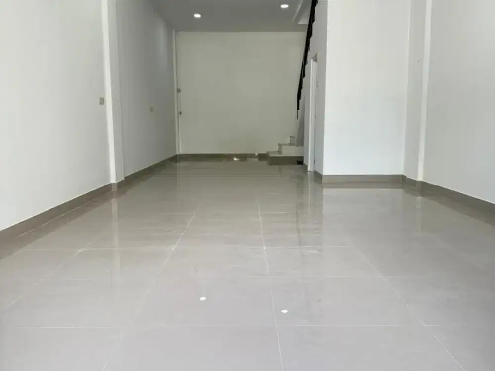 Disewakan ruko 2.5 lantai, baru renovasi siap huni  dekat indomaret graha ruko pekayon indah: