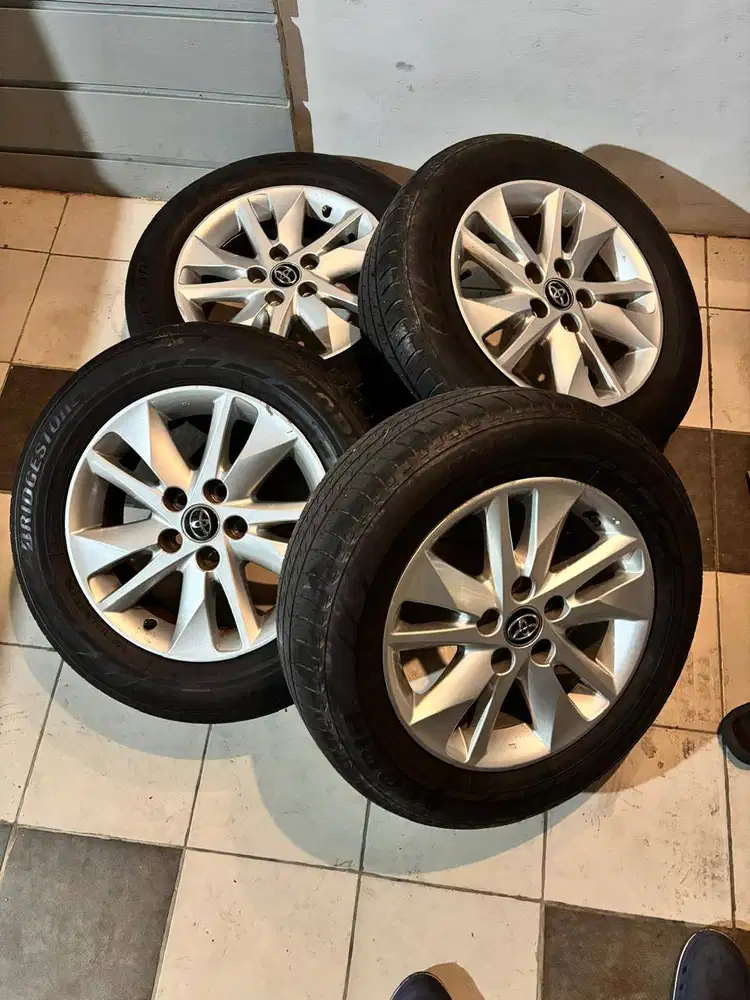 Velg Original OEM Toyota Innova Reborn Ring 16 + Ban