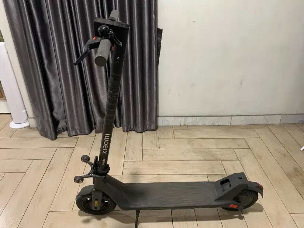 Skuter / Scooter Listrik Xiaomi 4 Lite