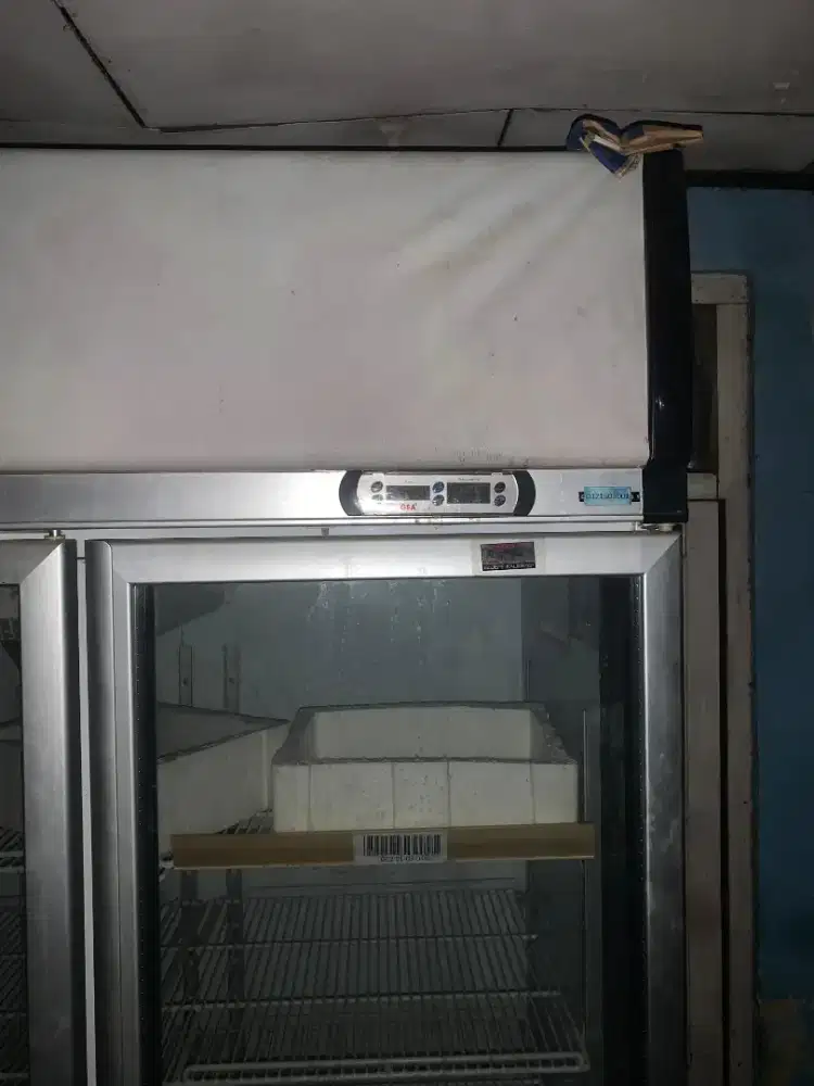 Showcase chiller 3 pintu