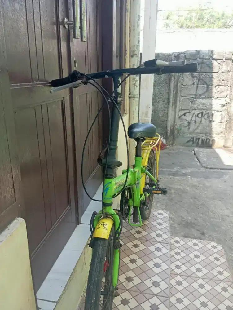 Di jual sepeda lipat merek Genio