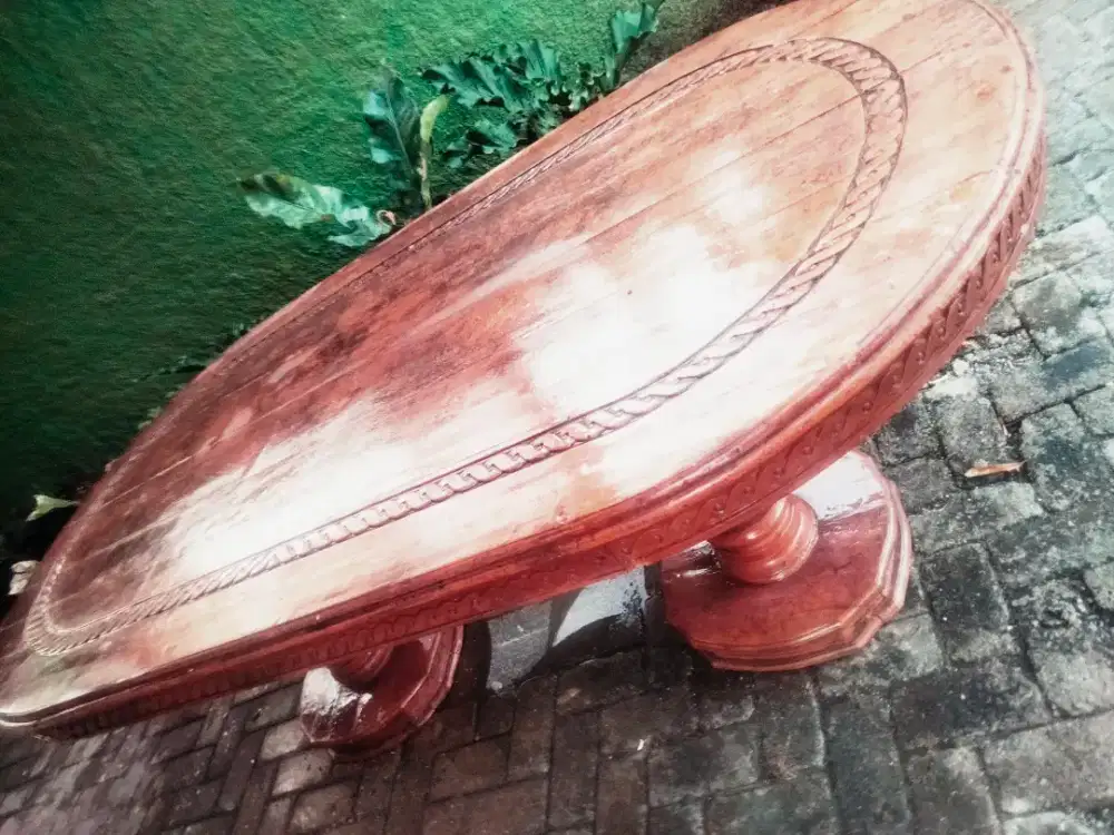 Meja makan kayu ukir