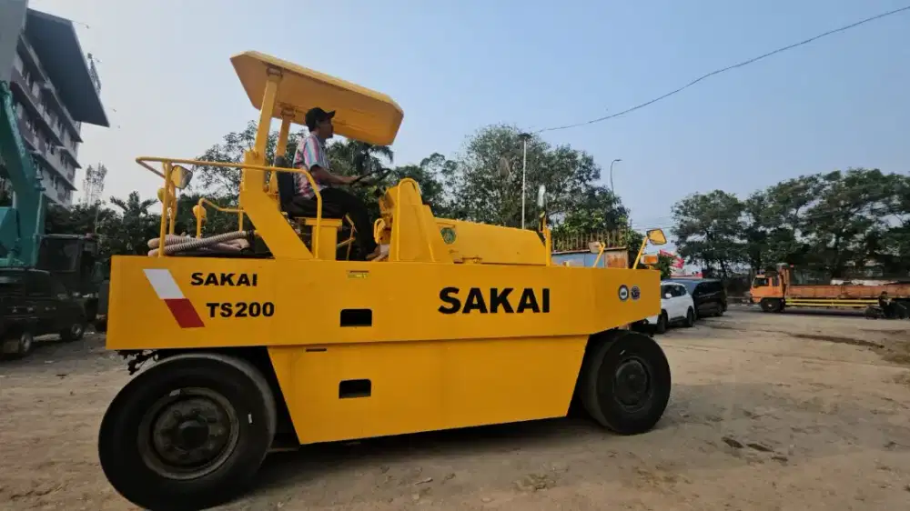 TR Roller Sakai TS200 Pneumatic Tire Roller Build Up Harga DP