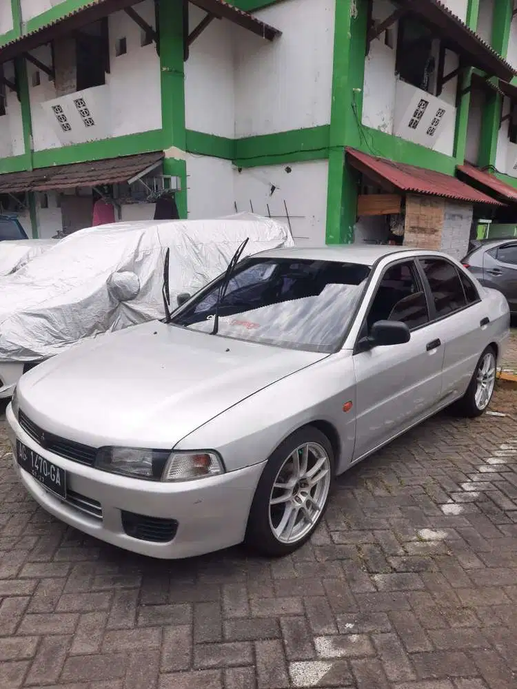 Mitsubishi Lancer 2001 Bensin