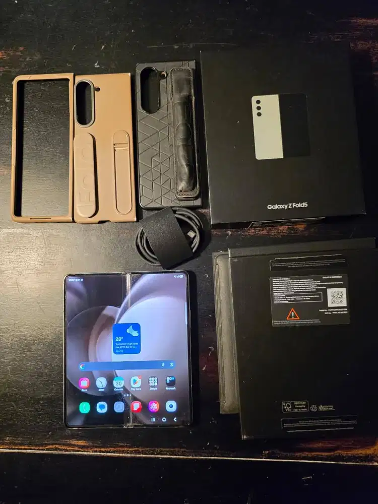 Samsung Fold 5 MEMORY 12GB (RAM)/512 GB (ROM) no minus ex-SEIN fullset