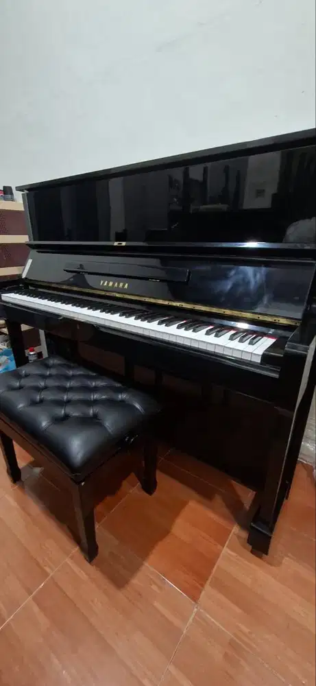 Piano Yamaha U1