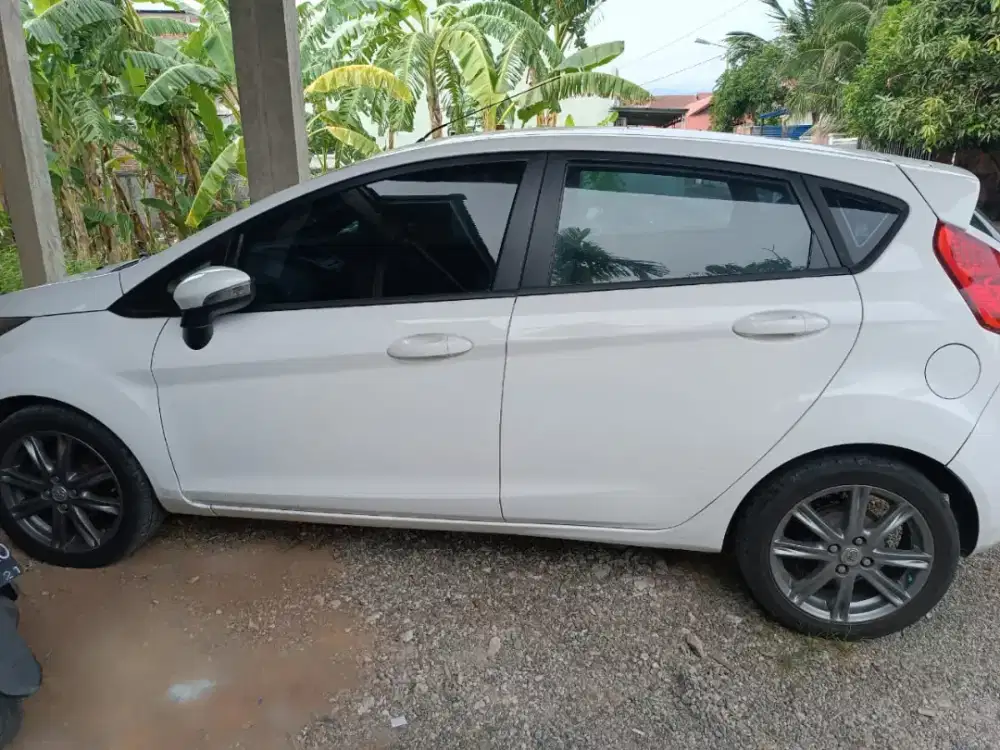 Jual Mobil Ford Fiesta tahun 2012