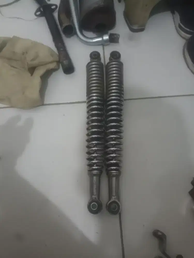 Shok belakang bekas pakai smash lama