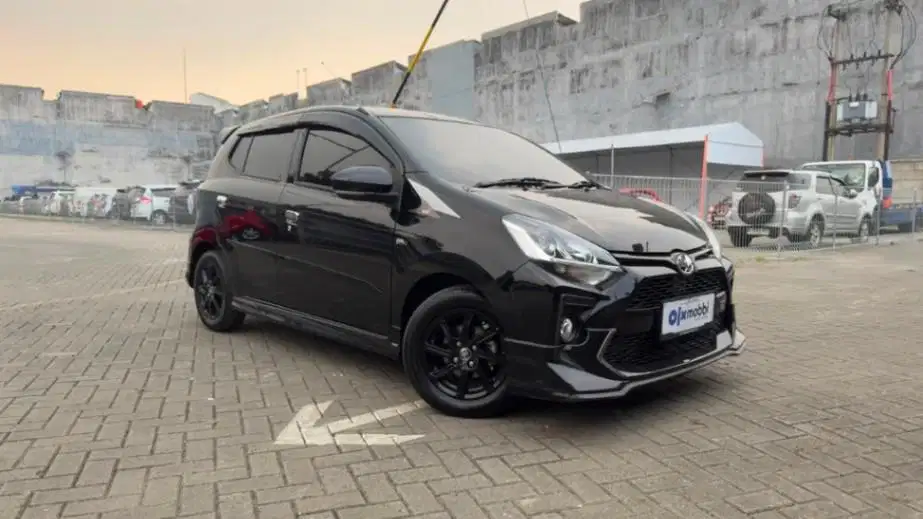 KM Rendah - Toyota Agya 1.2 GR Sport Bensin-AT 2023