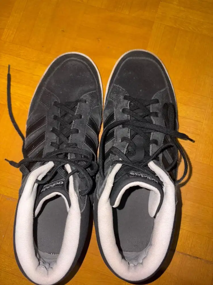 sepatu adidas hitam