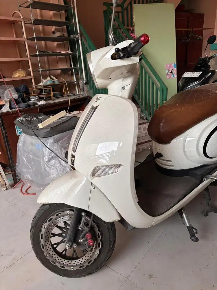 Motor listrik tangkas V8 Max