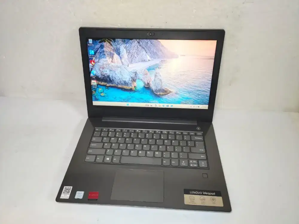 B1255 Lenovo V330-14IKB i5-8250U 8cpu Ram 8GB ssd 250GB Double vga