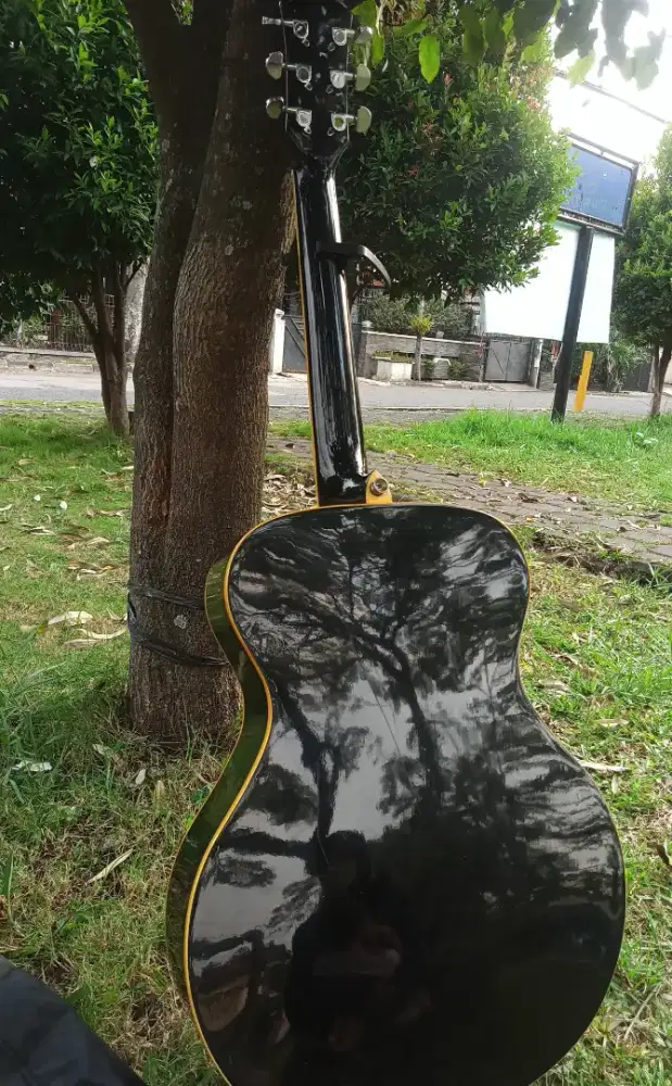 Gitar akustik ORI
