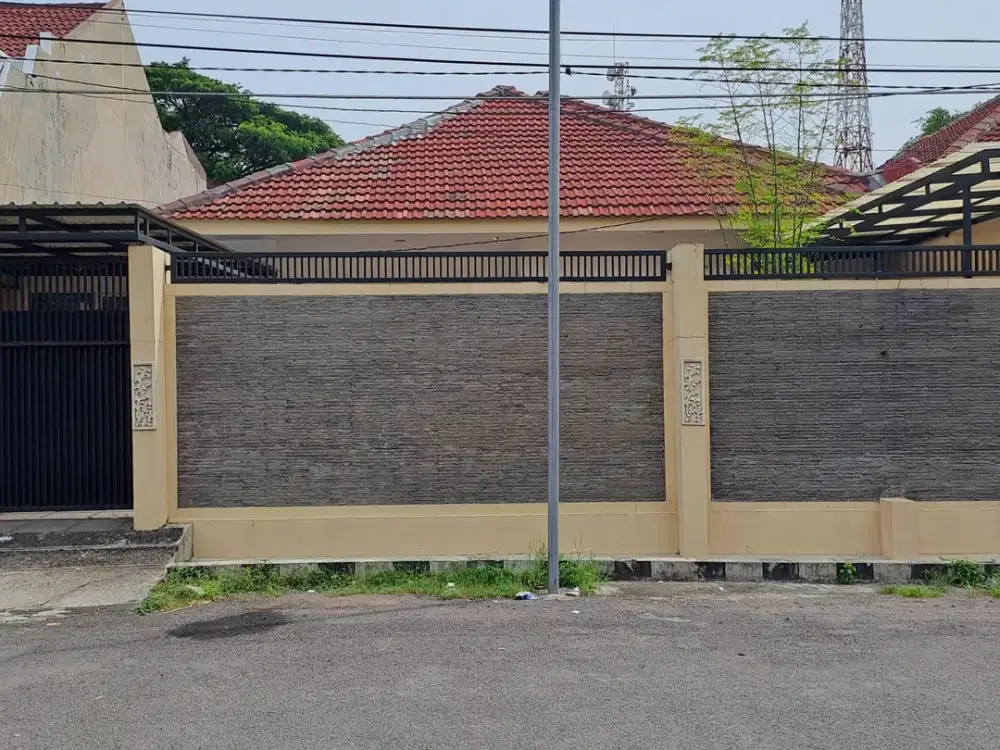 Simpang Darmo Permai Utara dekat Pakuwon Mall