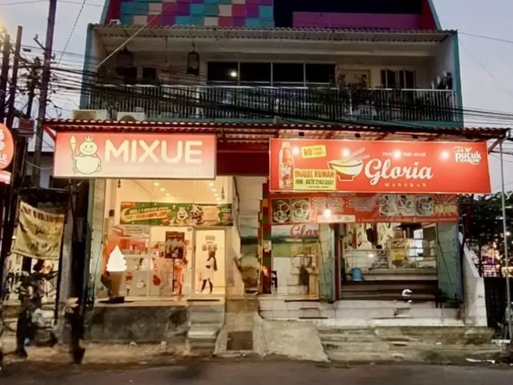 Raya Manukan Tama Area Ramai Padat Penduduk