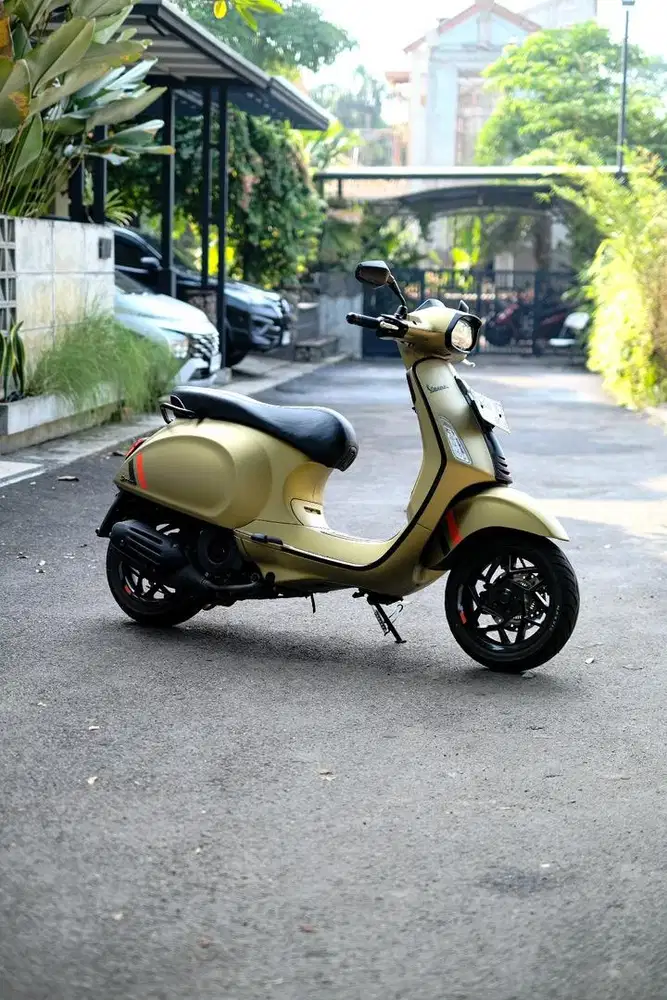 Vespa Sprint S Edition Rare Colour