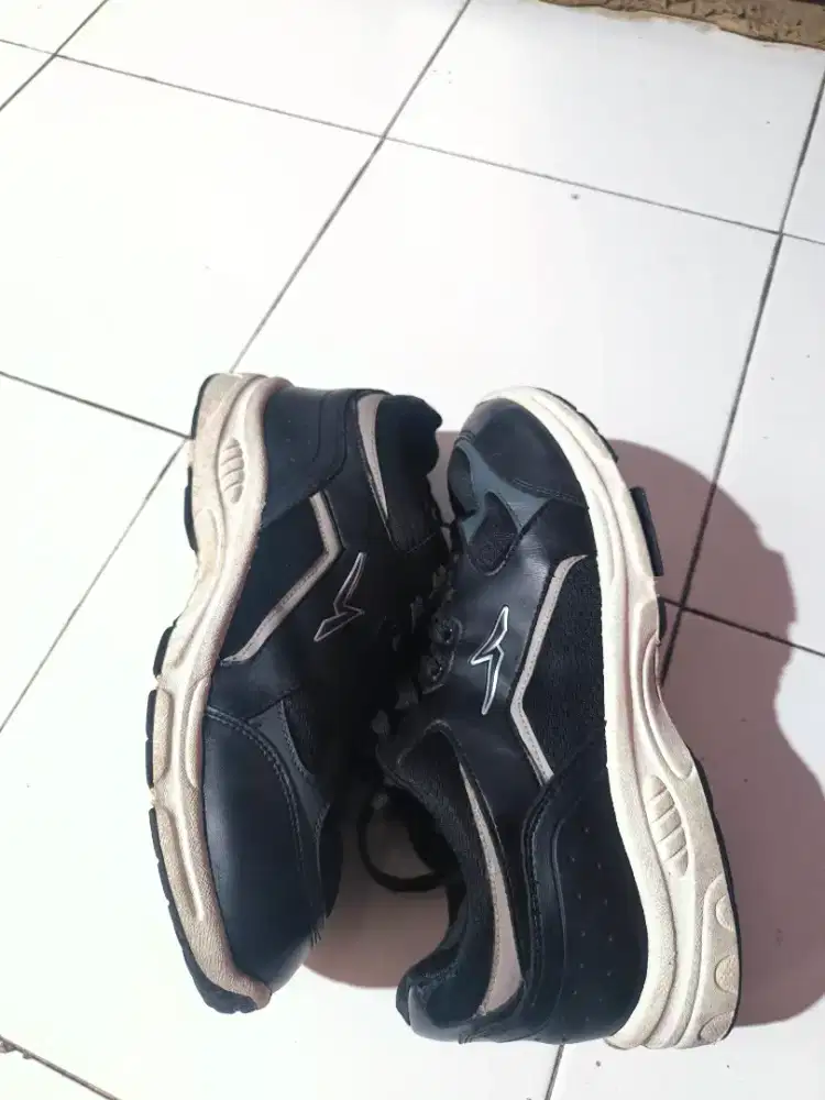 Sepatu ando Crespo