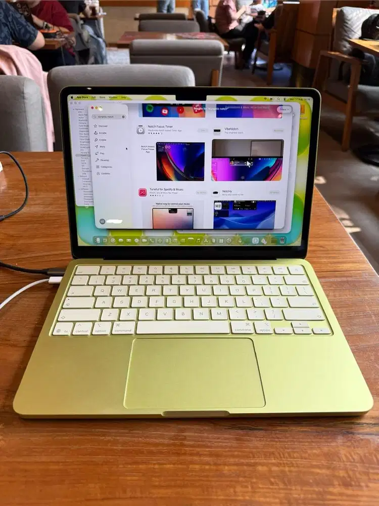(like new) Macbook Neo 256 gb citrus