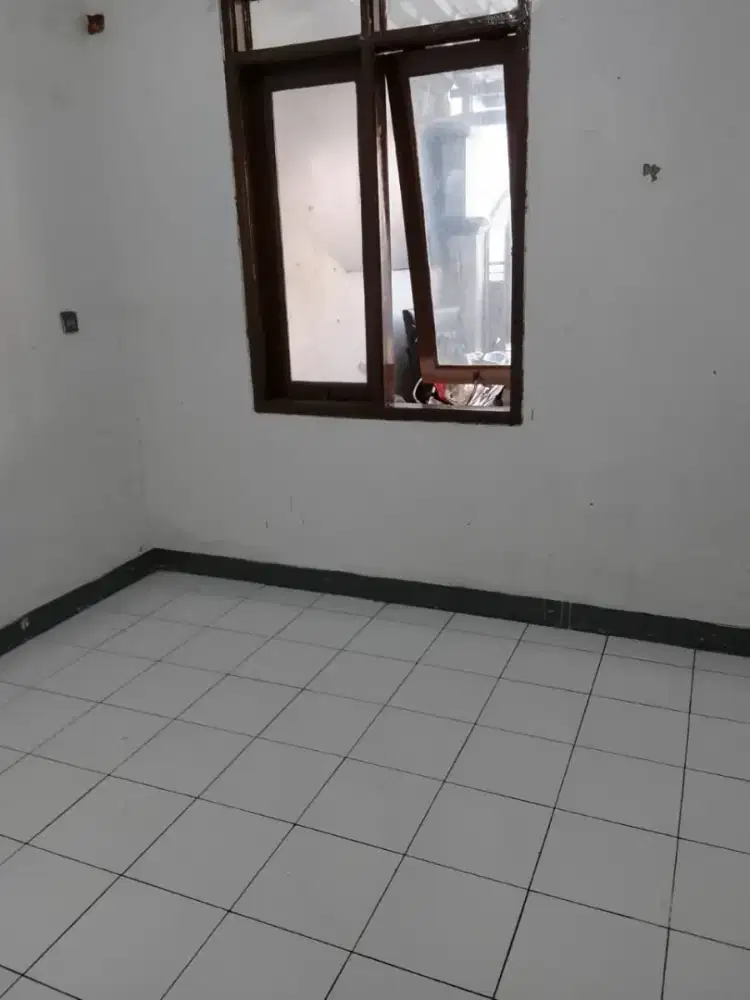 dikontrakan rumah di Poris Paradis 1 rp 31,5 jt per thn nego