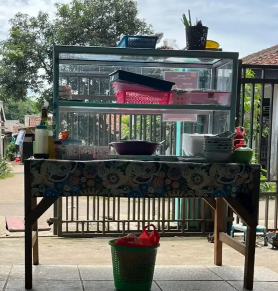 Etalase baru 1bulan pemakaian