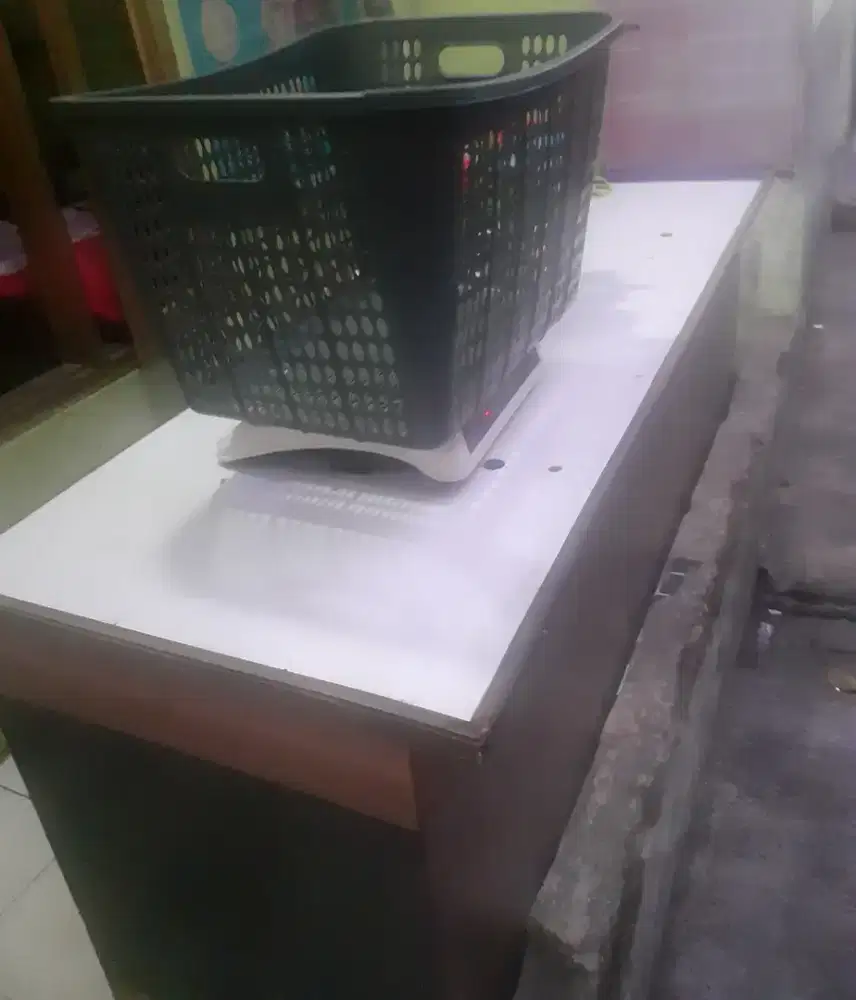 Meja serba guna