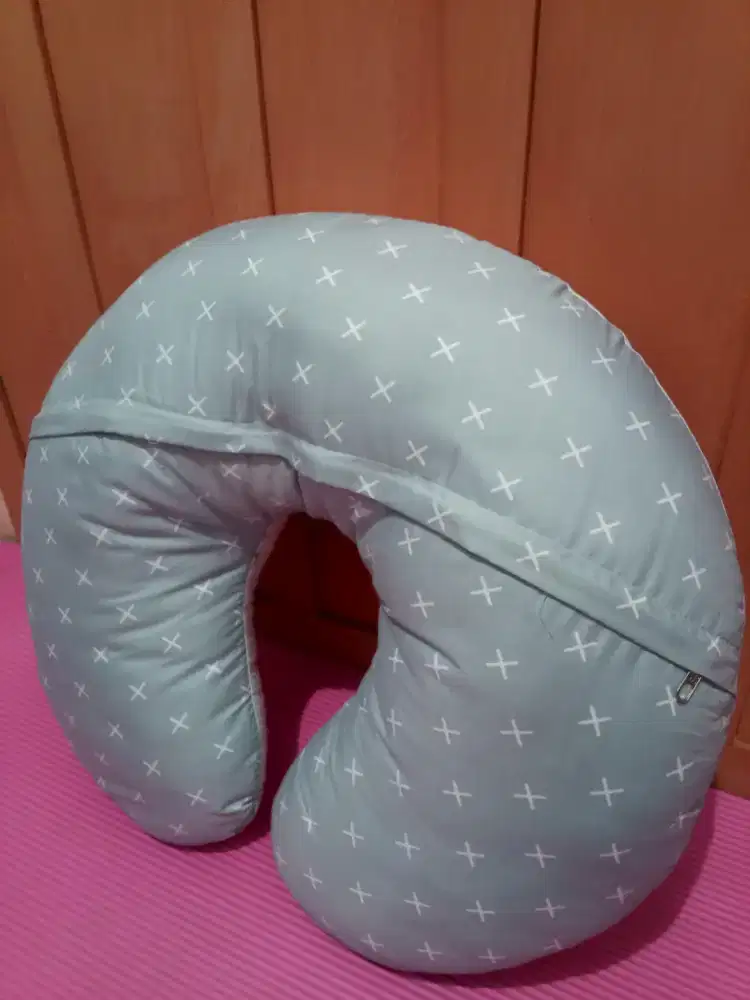 Prelove bantal menyusui merk OMILAND
