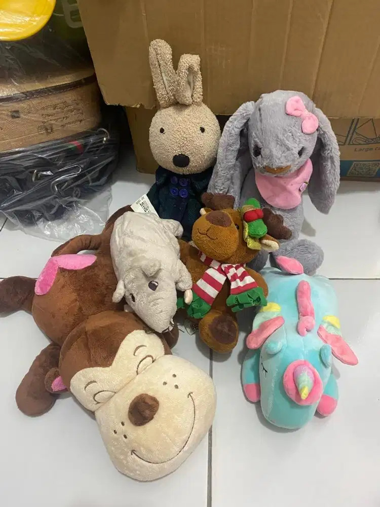 Boneka anak lucu