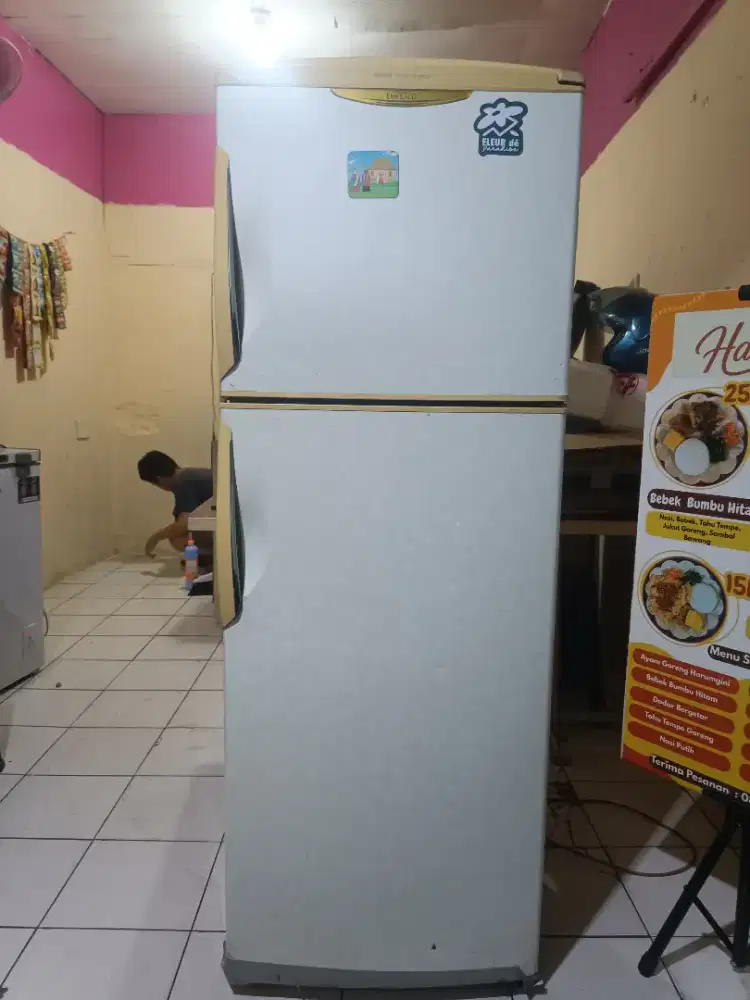 Kulkas rusak Sanyo SR-N21H dua pintu 500.000 Nego