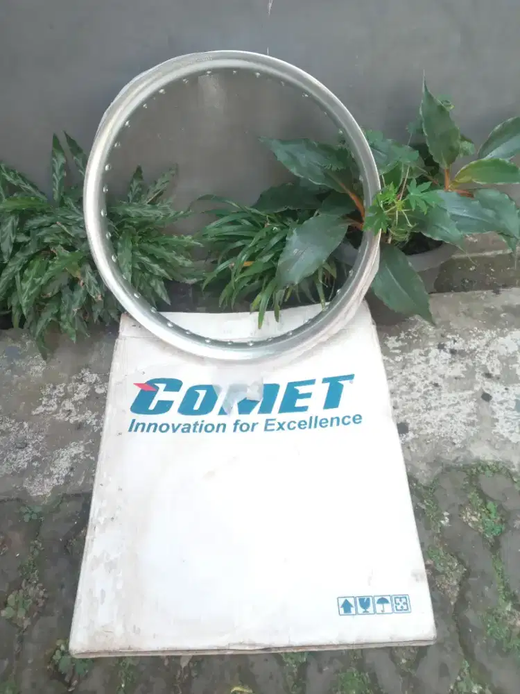 1 Velg Comet 1.60x17
Kondisi baru