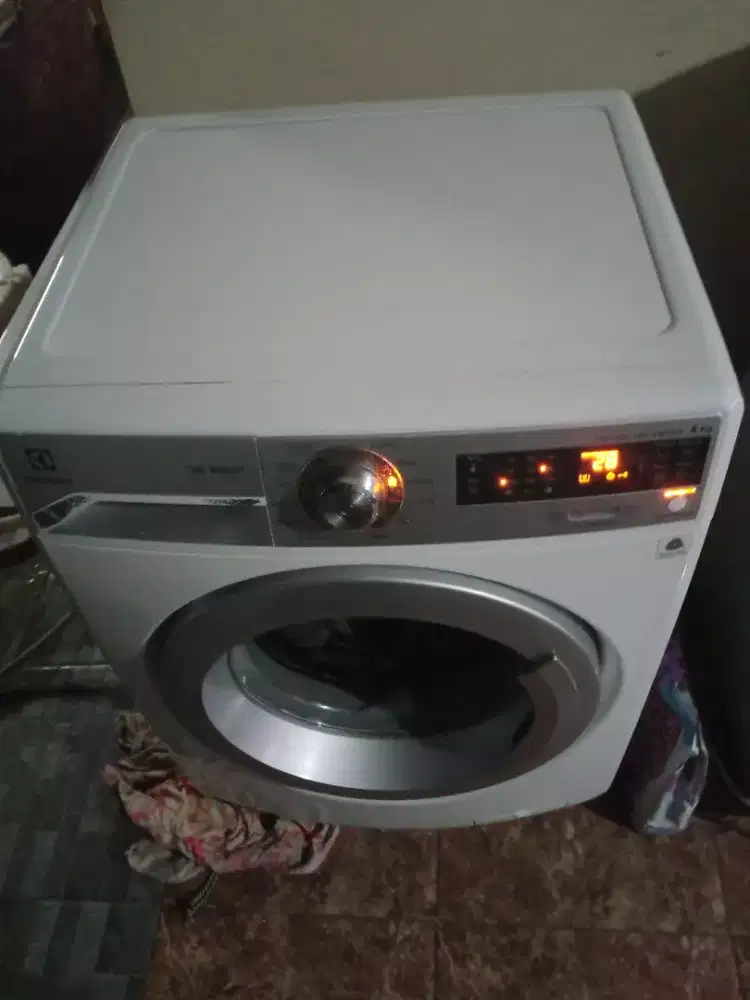 Mesin cuci Electrolux 8 kilo
