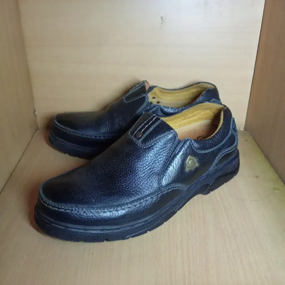SEPATU SLIP-ON LEATHER GATS CRUISER  LB5002 ORIGINAL SIZE 41