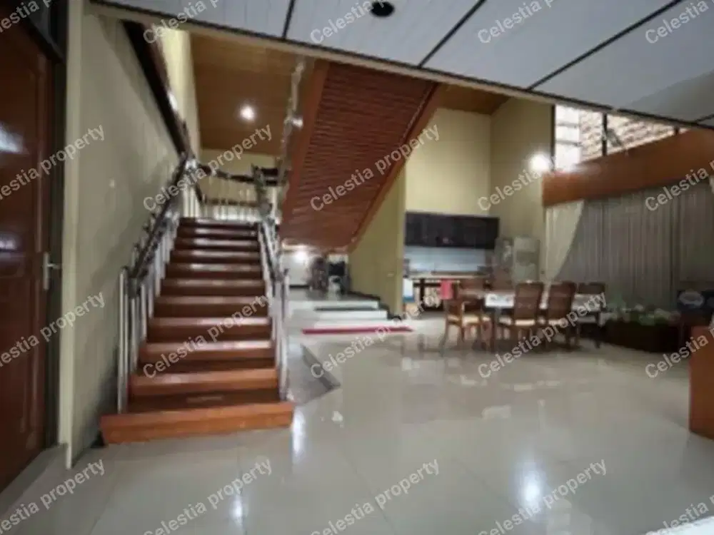 Rumah Besar Bagus Terawat di Cipaku Indah Bandung Utara