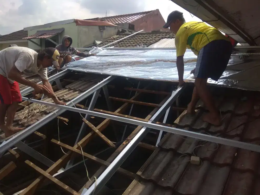 Bongkar Atap Rumah Lama