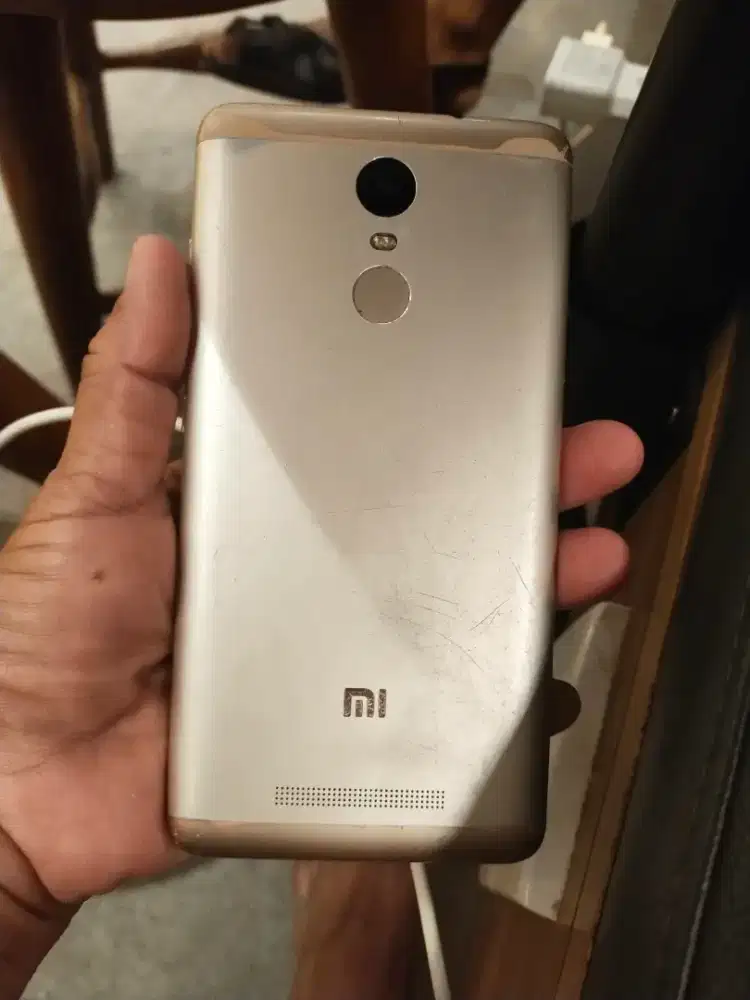 Redmi note 3  3/32  minus retak tp ga ngaruh sentuhan normal