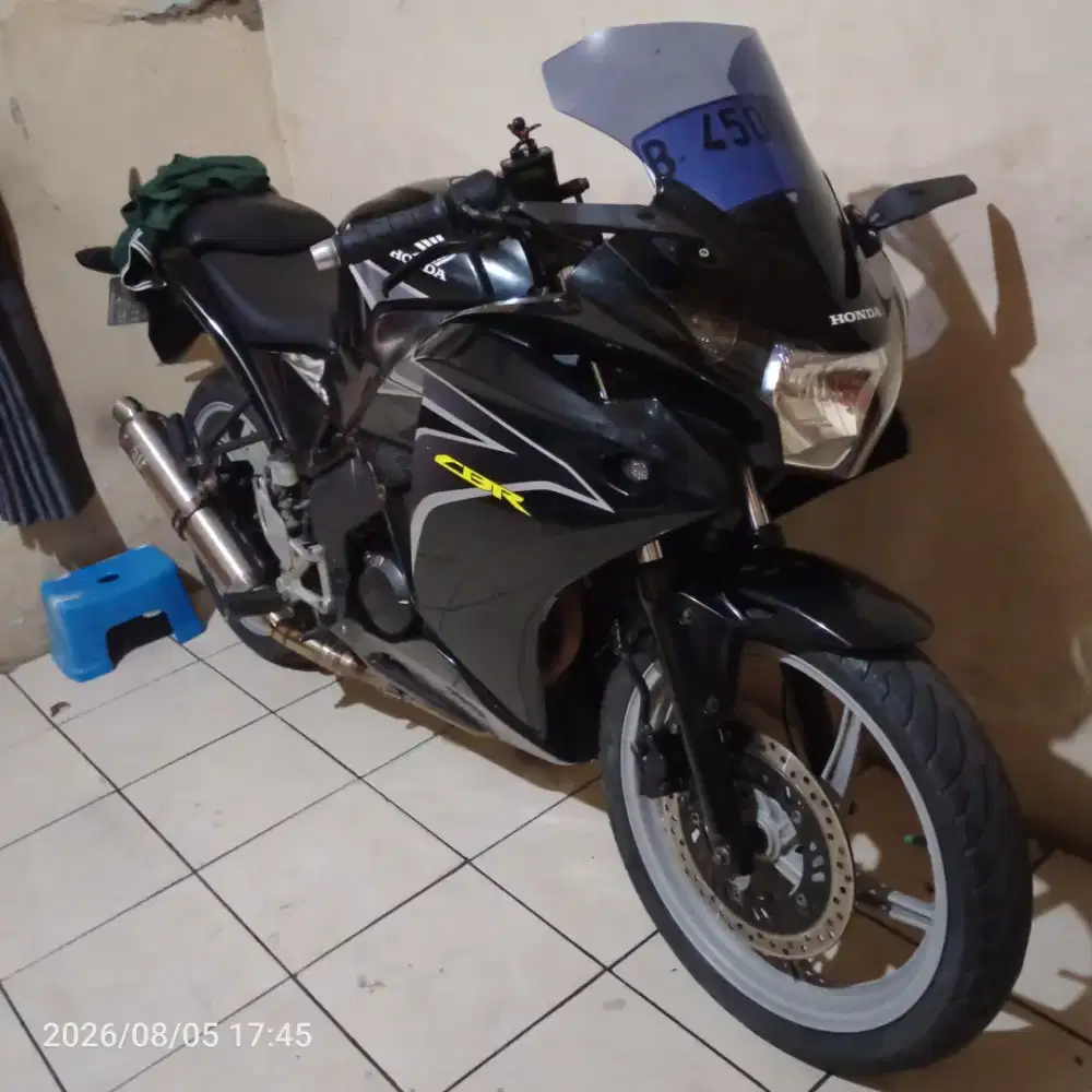 Jual CBR 150 cbu surat lengkap pajak off 1x plat panjang.