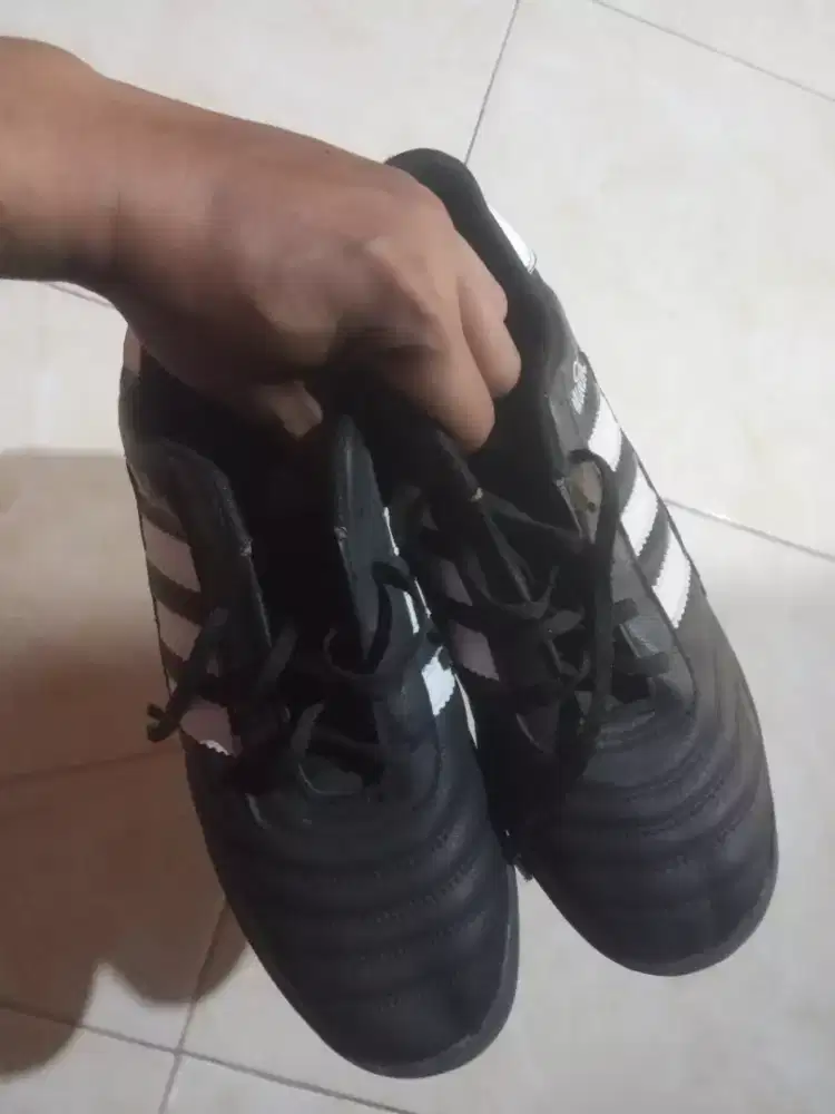 Dijual sepatu bola mini soccer masih baru size43