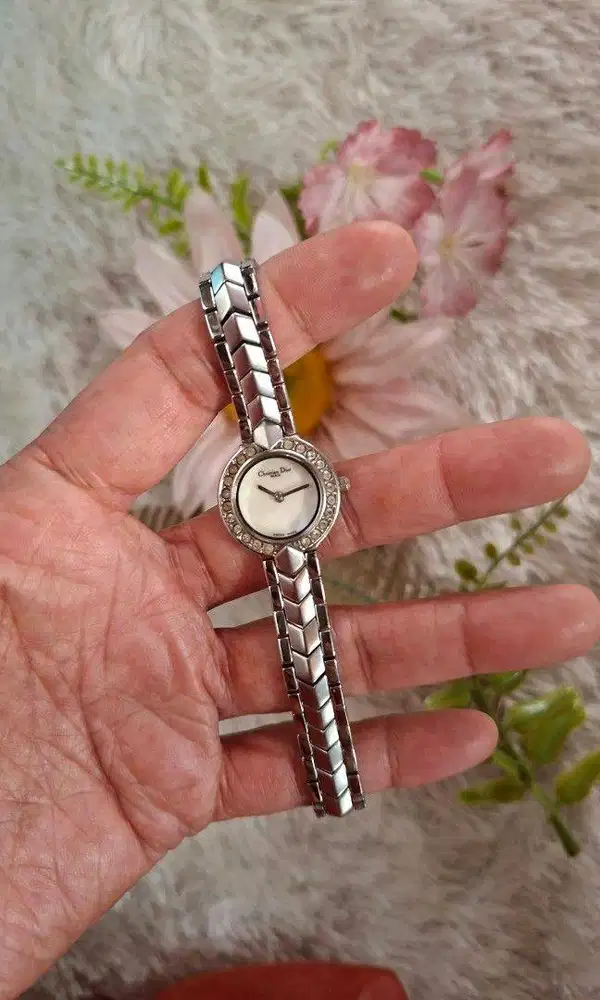 Vintage C D D51-102 Ladies Watch – Working Condition