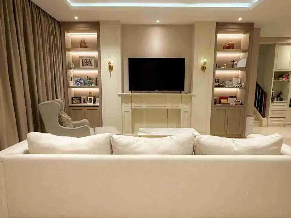 Rumah Mewah Cluster Symphonia Summarecon 3 lantai Semi Furnished
