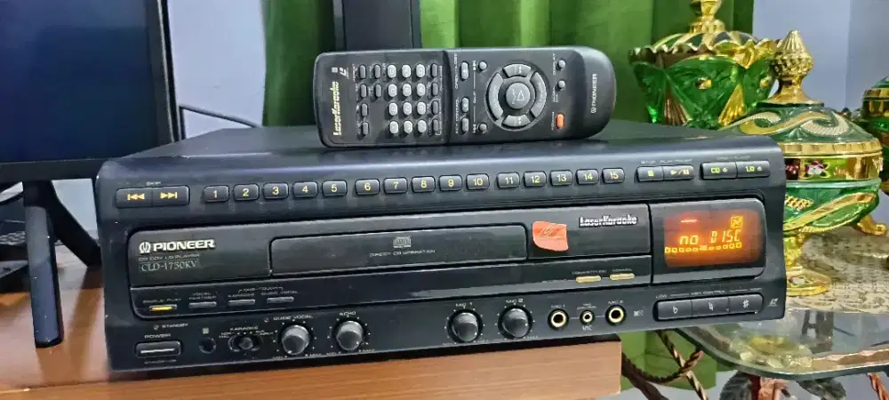 PIONEER CLD-1750KV CD CDV LD PLAYER + REMOTE
