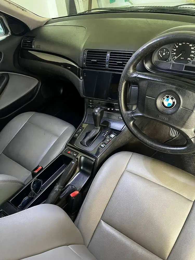 BMW 318i 2000 Bensin