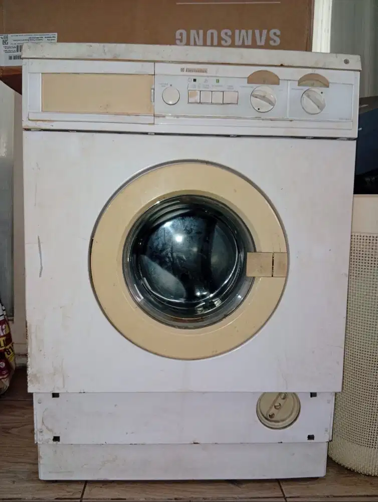Dijual mesin cuci bekas Electrolux EW1133F