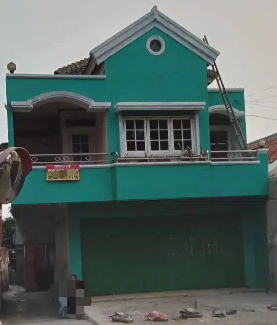 DISEWAKAN RUMAH 2 LANTAI /SEMI RUKO